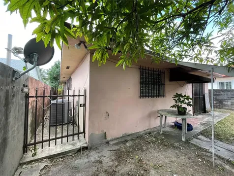 239 NW 57th Court Miami FL 33126