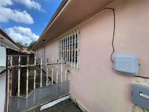 239 NW 57th Court Miami FL 33126