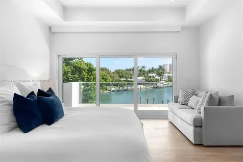 945 Mariner Drive Key Biscayne FL 33149