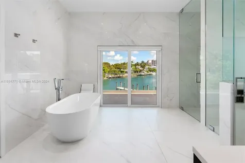 945 Mariner Drive Key Biscayne FL 33149