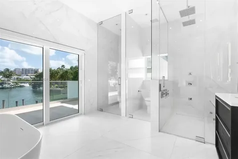 945 Mariner Drive Key Biscayne FL 33149