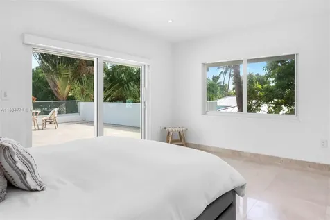 945 Mariner Drive Key Biscayne FL 33149
