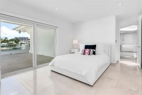 945 Mariner Drive Key Biscayne FL 33149