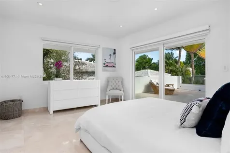 945 Mariner Drive Key Biscayne FL 33149