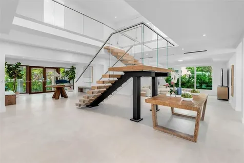 945 Mariner Drive Key Biscayne FL 33149
