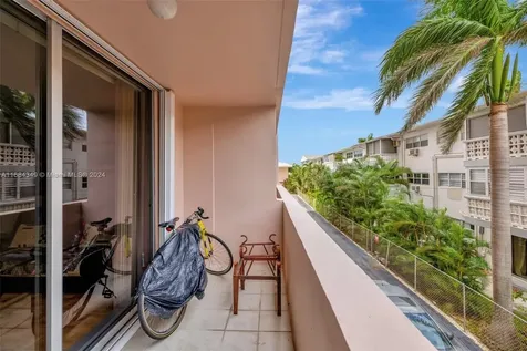 3161 S Ocean Drive Hallandale Beach FL 33009