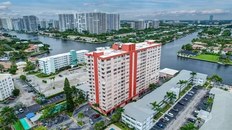 3161 S Ocean Drive Hallandale Beach FL 33009