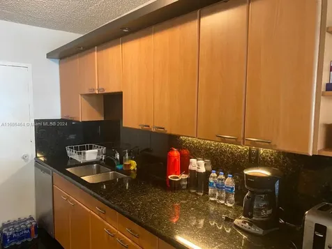 5401 Collins Avenue Miami Beach FL 33140