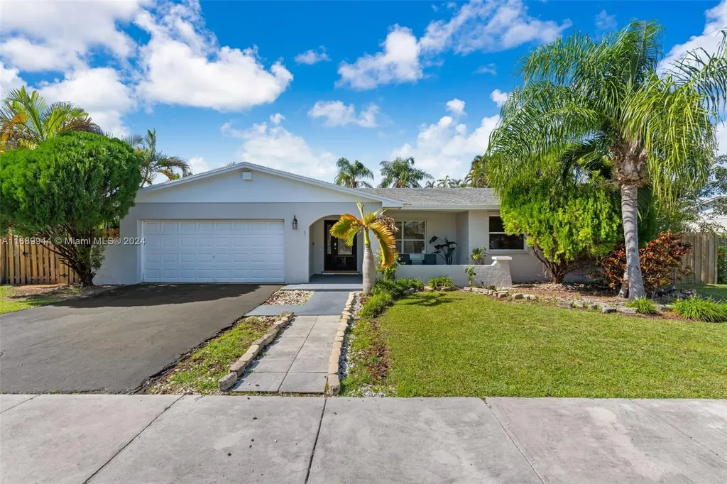 19964 SW 82nd Place Cutler Bay FL 33189