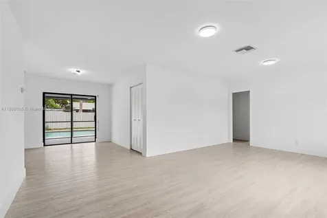 6824 NW 24th Way Fort Lauderdale FL 33309