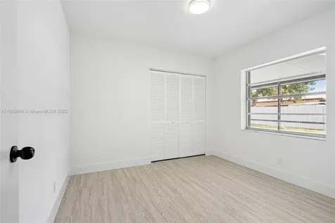 6824 NW 24th Way Fort Lauderdale FL 33309