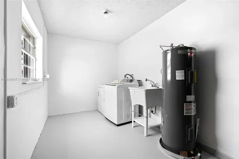 6824 NW 24th Way Fort Lauderdale FL 33309