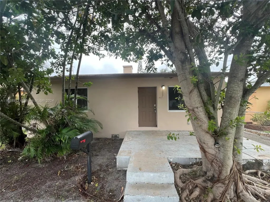 2644 Hayes Street Hollywood FL 33020