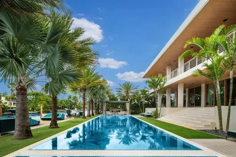 1510 W 25th Street Miami Beach FL 33140