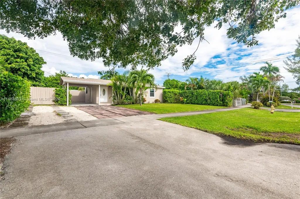 421 NE 44th Street Deerfield Beach FL 33064
