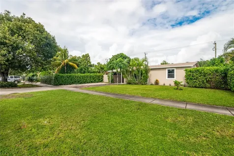 421 NE 44th Street Deerfield Beach FL 33064