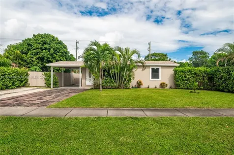 421 NE 44th Street Deerfield Beach FL 33064