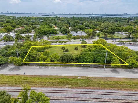 5220 Biscayne Miami FL 33137