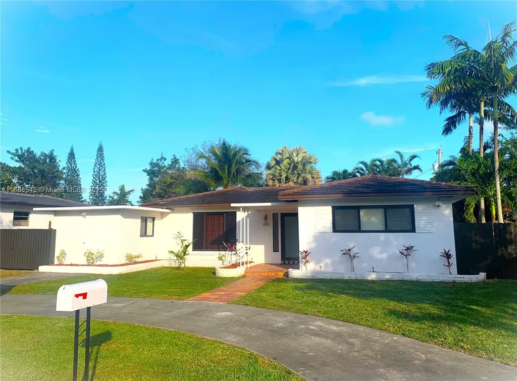 10825 Peachtree Drive Miami FL 33161