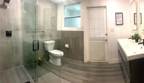 10825 Peachtree Drive Miami FL 33161