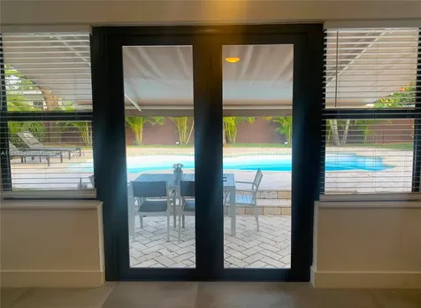 10825 Peachtree Drive Miami FL 33161