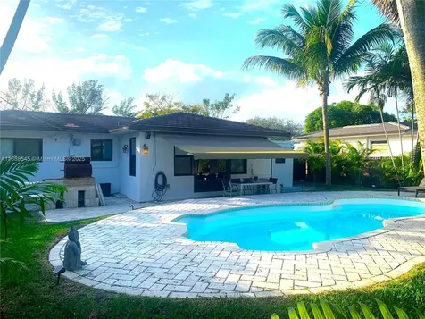 10825 Peachtree Drive Miami FL 33161