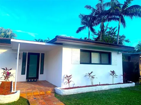 10825 Peachtree Drive Miami FL 33161