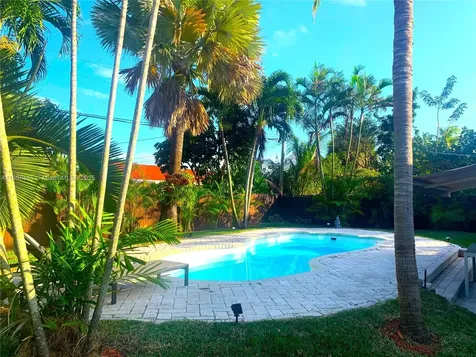 10825 Peachtree Drive Miami FL 33161