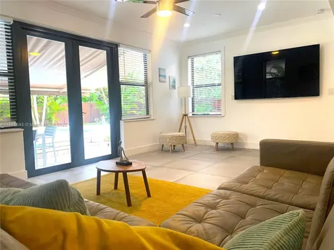 10825 Peachtree Drive Miami FL 33161