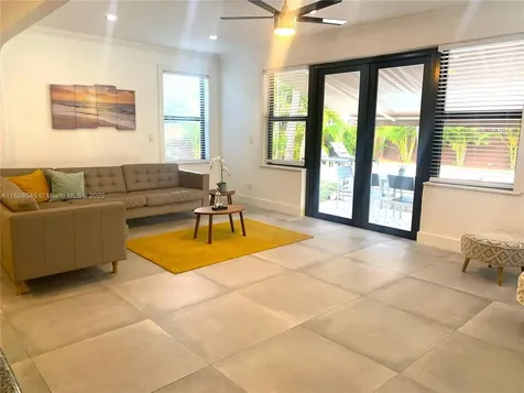 10825 Peachtree Drive Miami FL 33161