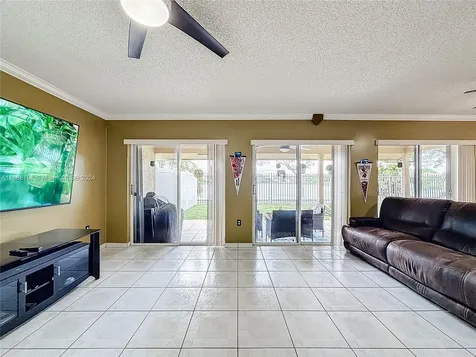 7807 NW 187th Terrace Hialeah FL 33015