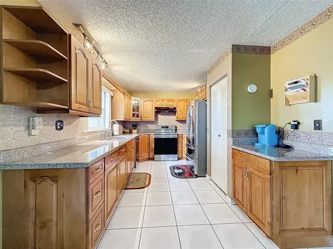 7807 NW 187th Terrace Hialeah FL 33015