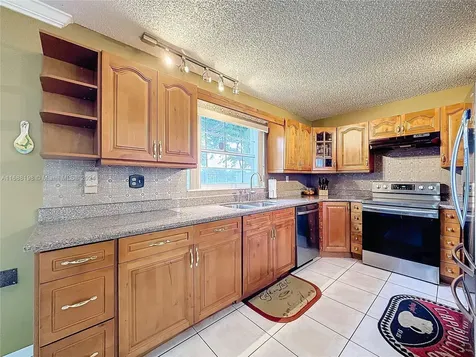 7807 NW 187th Terrace Hialeah FL 33015