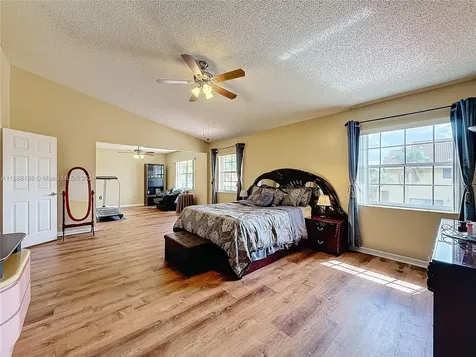 7807 NW 187th Terrace Hialeah FL 33015