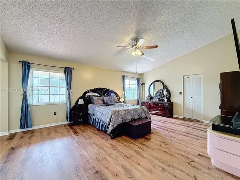 7807 NW 187th Terrace Hialeah FL 33015