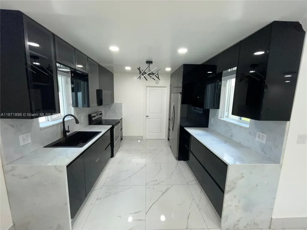 6750 Cleveland Street Hollywood FL 33024