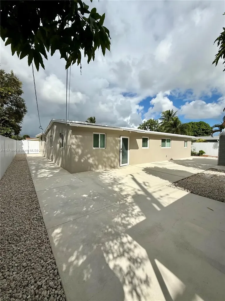 6750 Cleveland Street Hollywood FL 33024