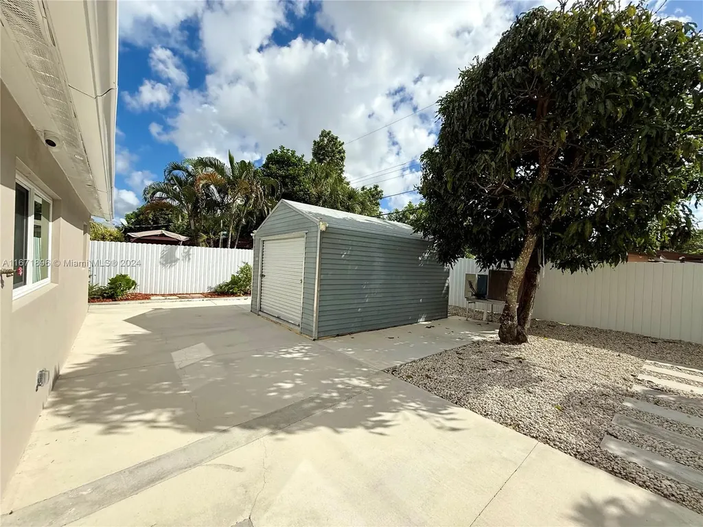 6750 Cleveland Street Hollywood FL 33024