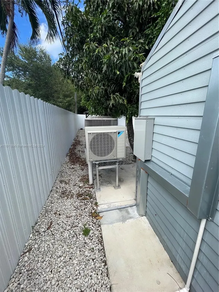 6750 Cleveland Street Hollywood FL 33024