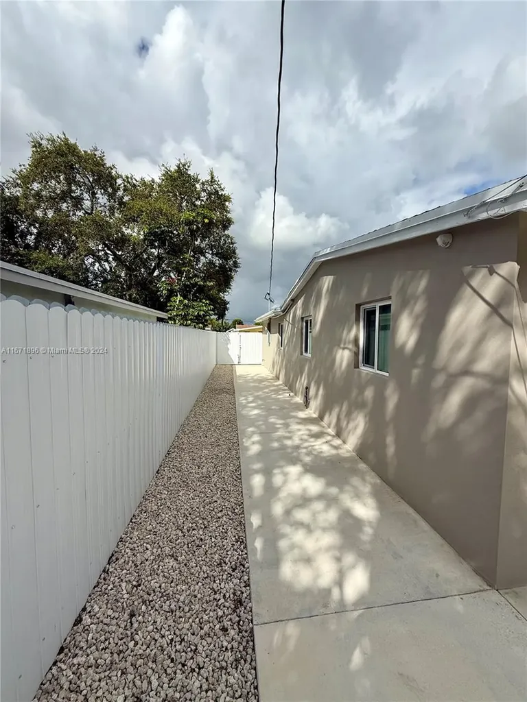 6750 Cleveland Street Hollywood FL 33024