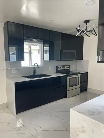 6750 Cleveland Street Hollywood FL 33024