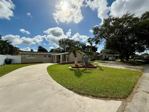 6750 Cleveland Street Hollywood FL 33024