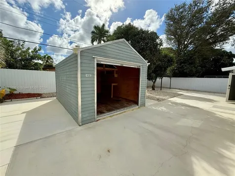 6750 Cleveland Street Hollywood FL 33024