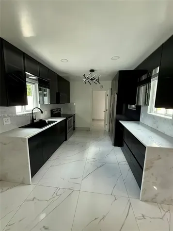 6750 Cleveland Street Hollywood FL 33024