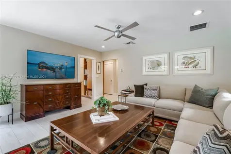 10955 SW 69th Court Pinecrest FL 33156