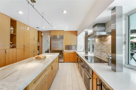 10955 SW 69th Court Pinecrest FL 33156