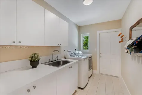 10955 SW 69th Court Pinecrest FL 33156