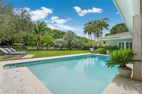 10955 SW 69th Court Pinecrest FL 33156