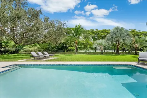 10955 SW 69th Court Pinecrest FL 33156