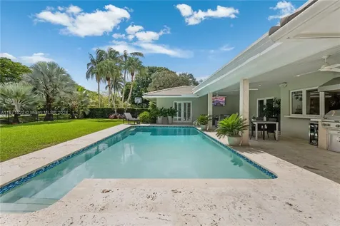 10955 SW 69th Court Pinecrest FL 33156
